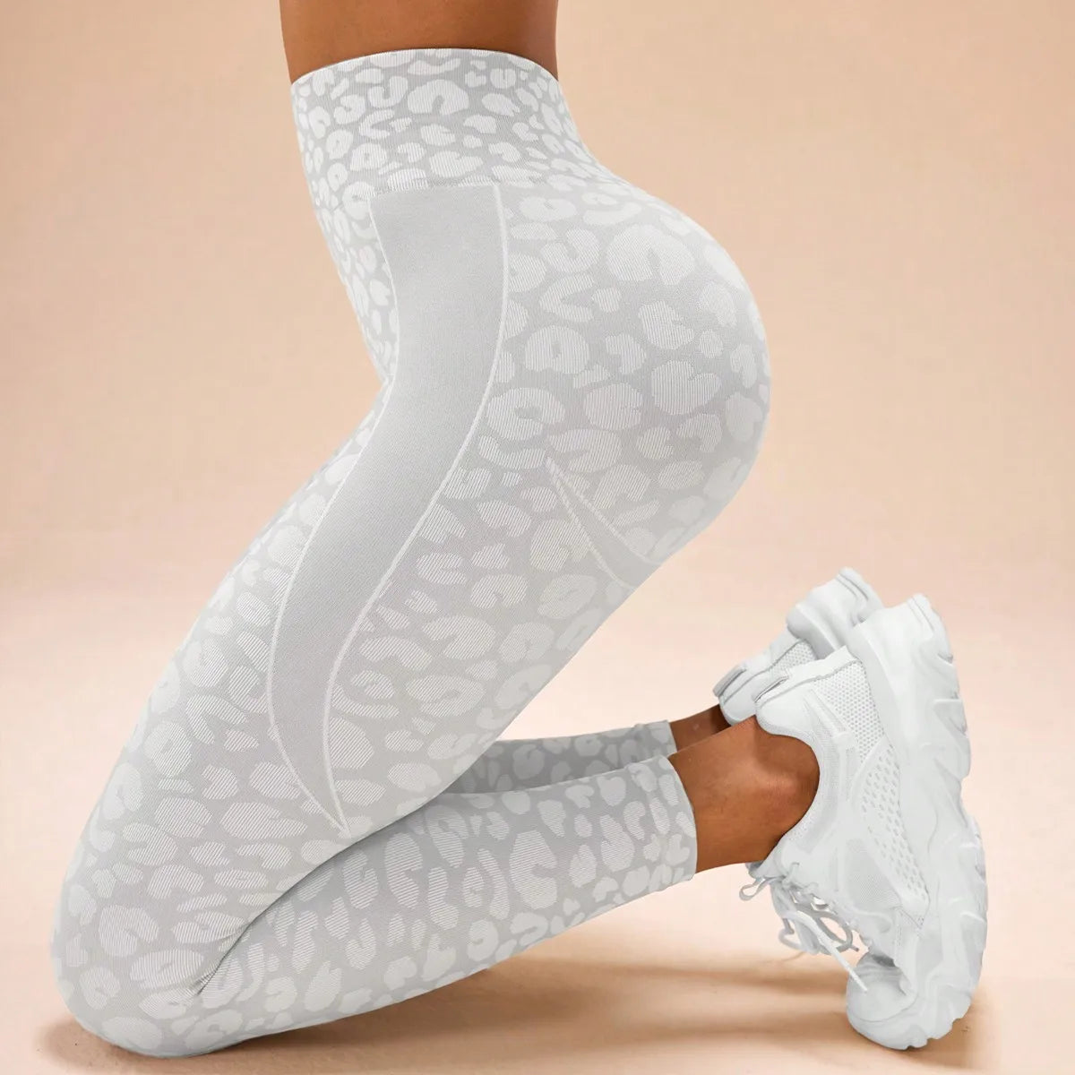 Women High Waist High Elasticity Seamless Sports Leggings With Jacquard Leopard Print Yoga Women Pants All Seasons Sports Pants