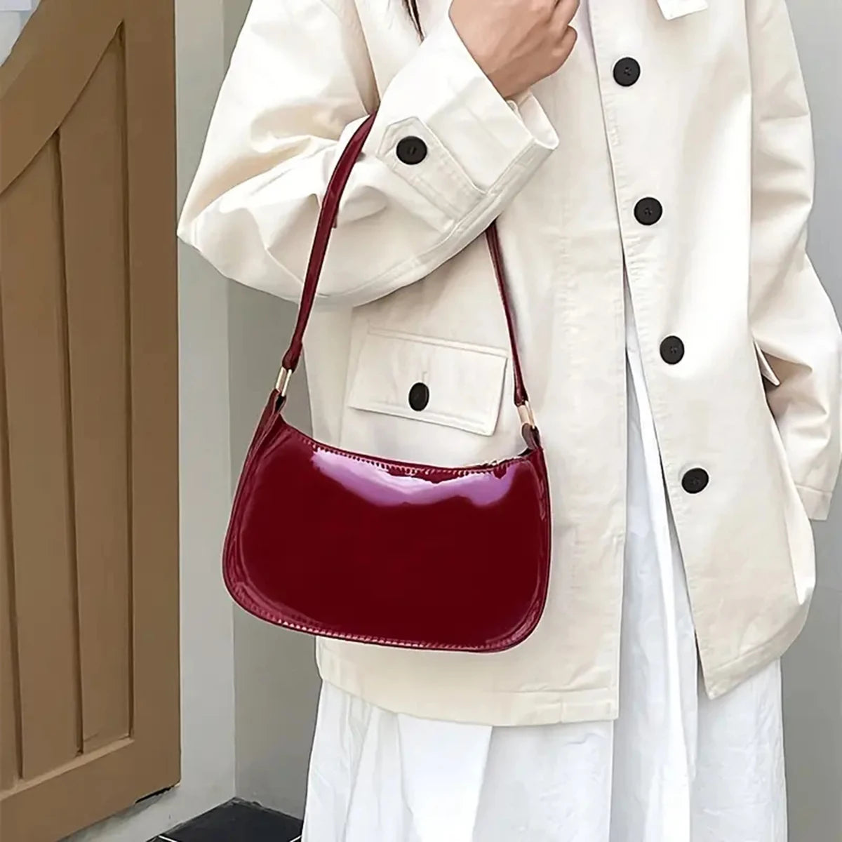 Red High-End Bag for Women, Retro Hand-Held Underarm Bag, Foreign-Style Small Patent Leather Bag for Young Girls, Single Shoulde