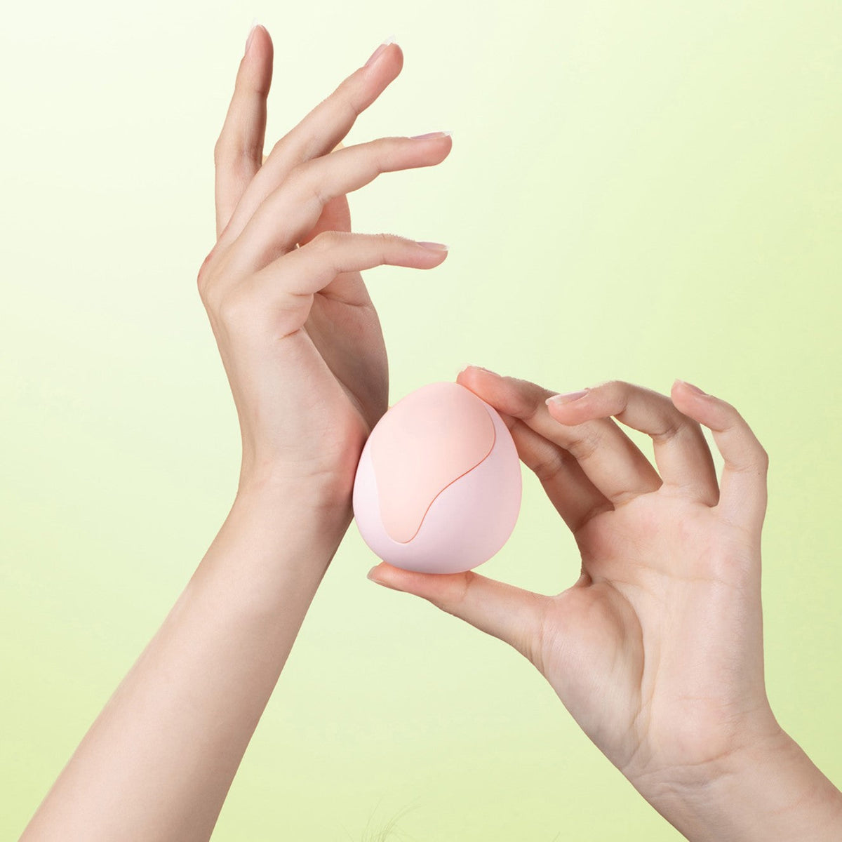 BeYourLover Peach Clit Sucking Vibrator