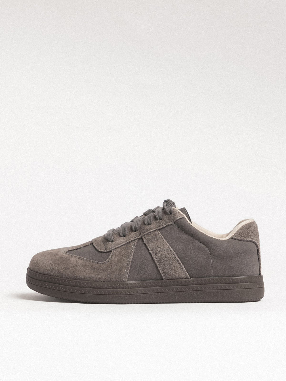 Women's leather casual shoes