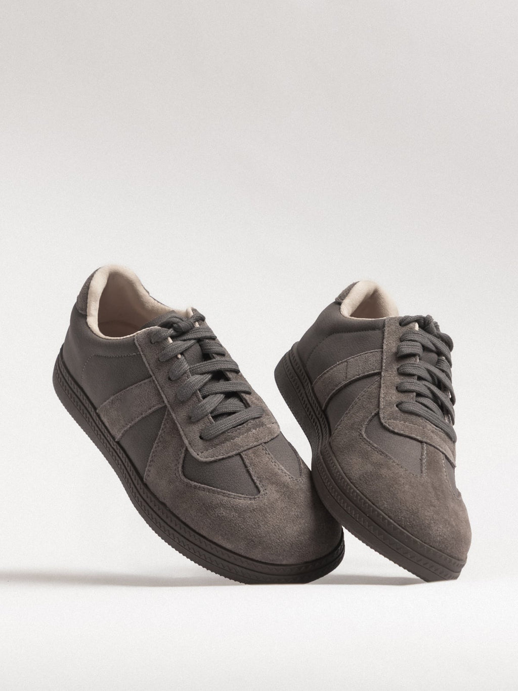 Women's leather casual shoes