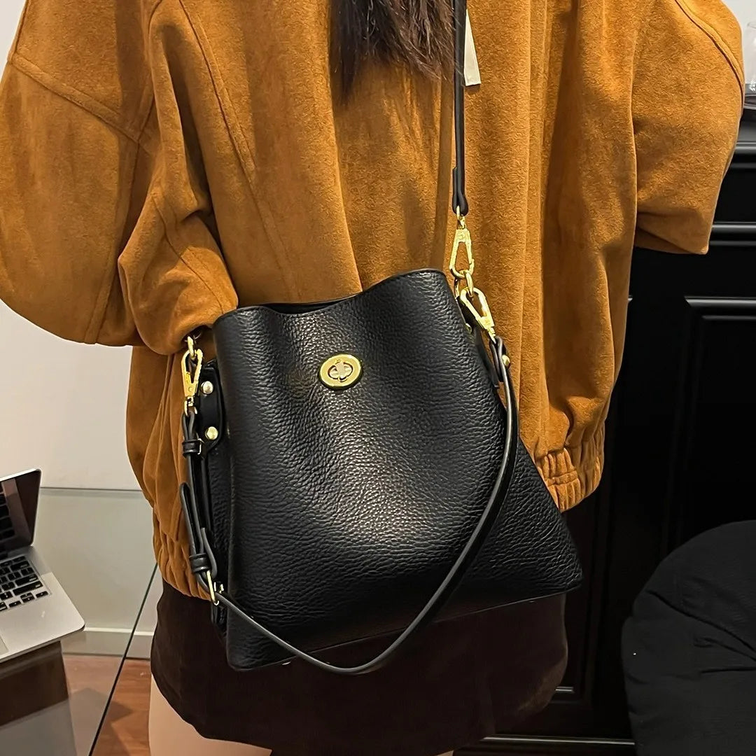 Fashion PU Leather Women Handbags Large Capacity Fashion Female Bucket Shoulder Bag Elegance Ladies Messenger Bag Burgundy Totes